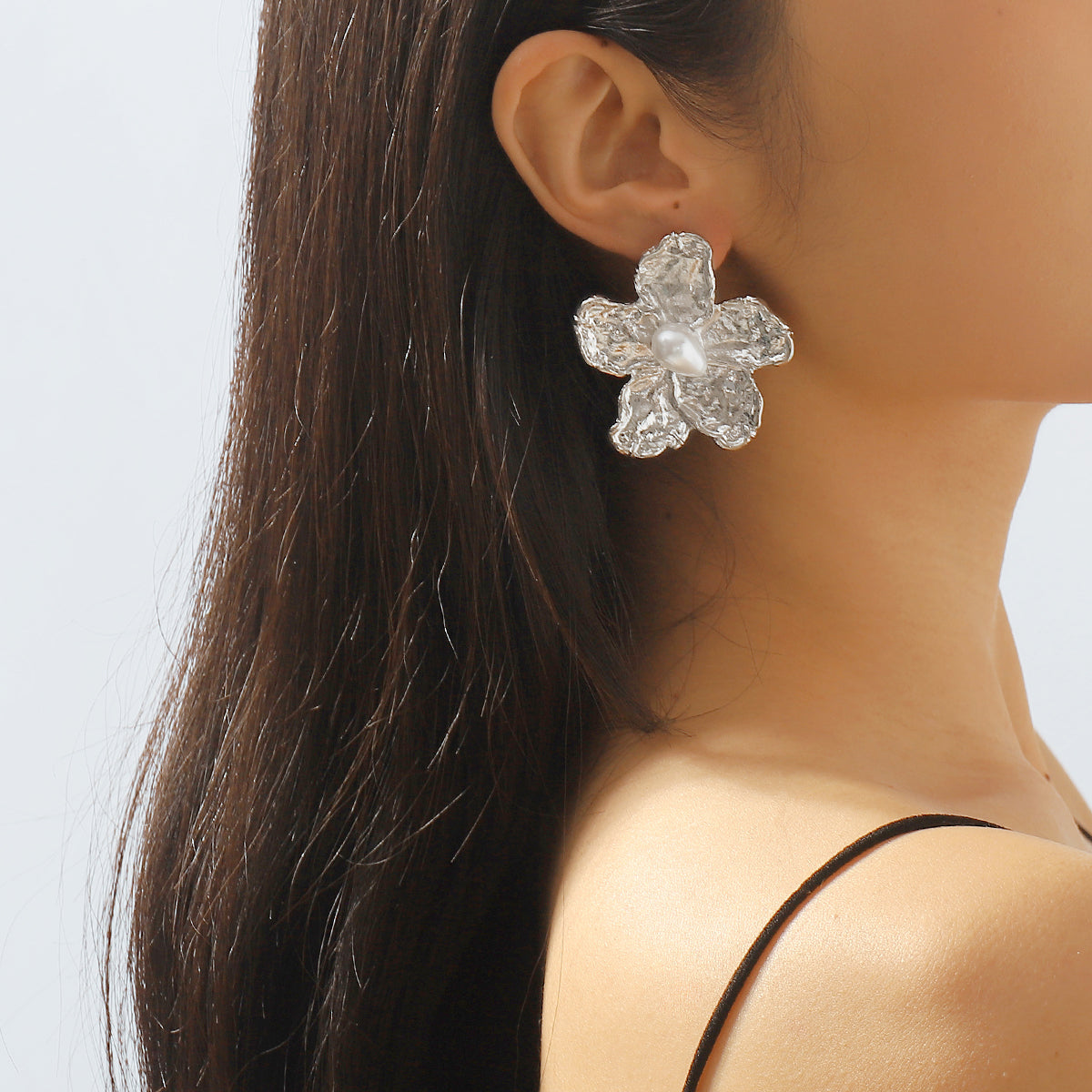 E11937 Metal Flower w/Pearl Dangle Earrings