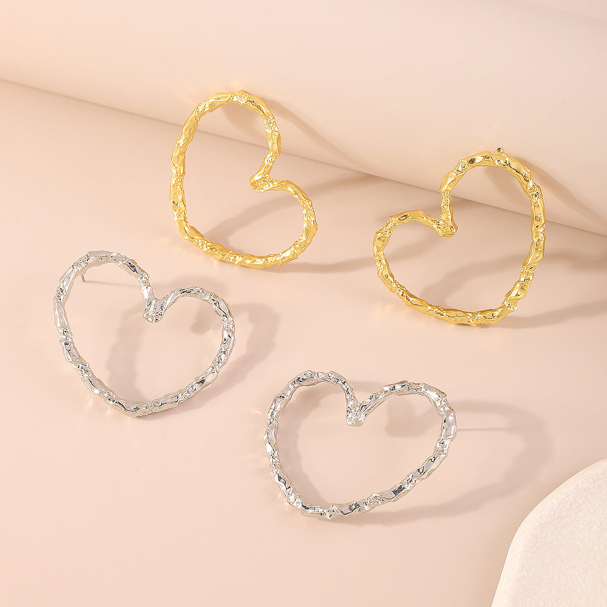E11969 Vintage Large Metal Heart Dangle Earrings