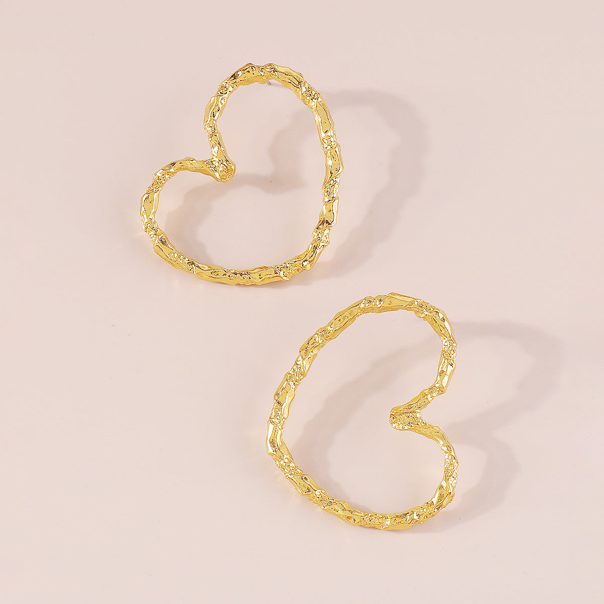 E11969 Vintage Large Metal Heart Dangle Earrings