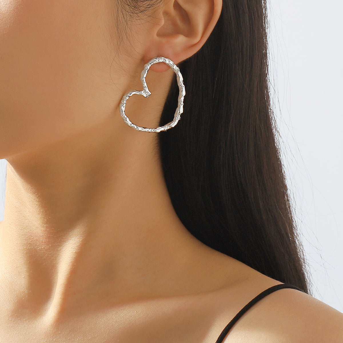 E11969 Vintage Large Metal Heart Dangle Earrings