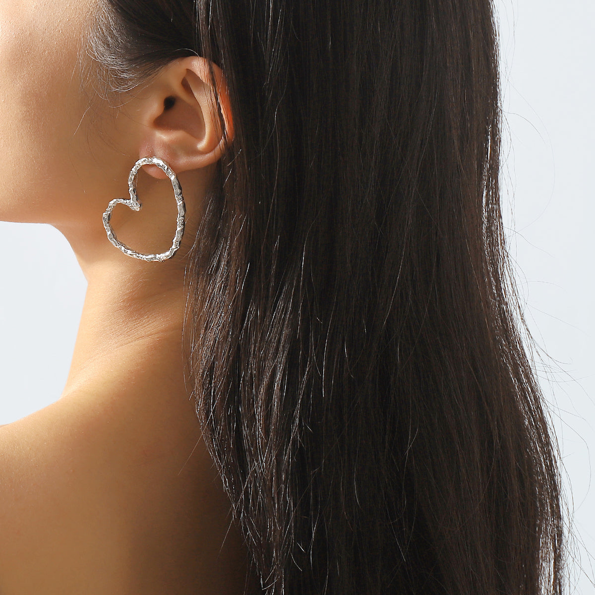 E11969 Vintage Large Metal Heart Dangle Earrings