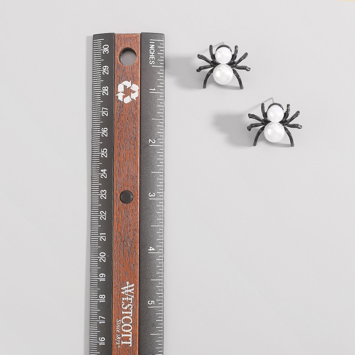 E11996 Halloween Black Spider w/pearl Stud Earrings