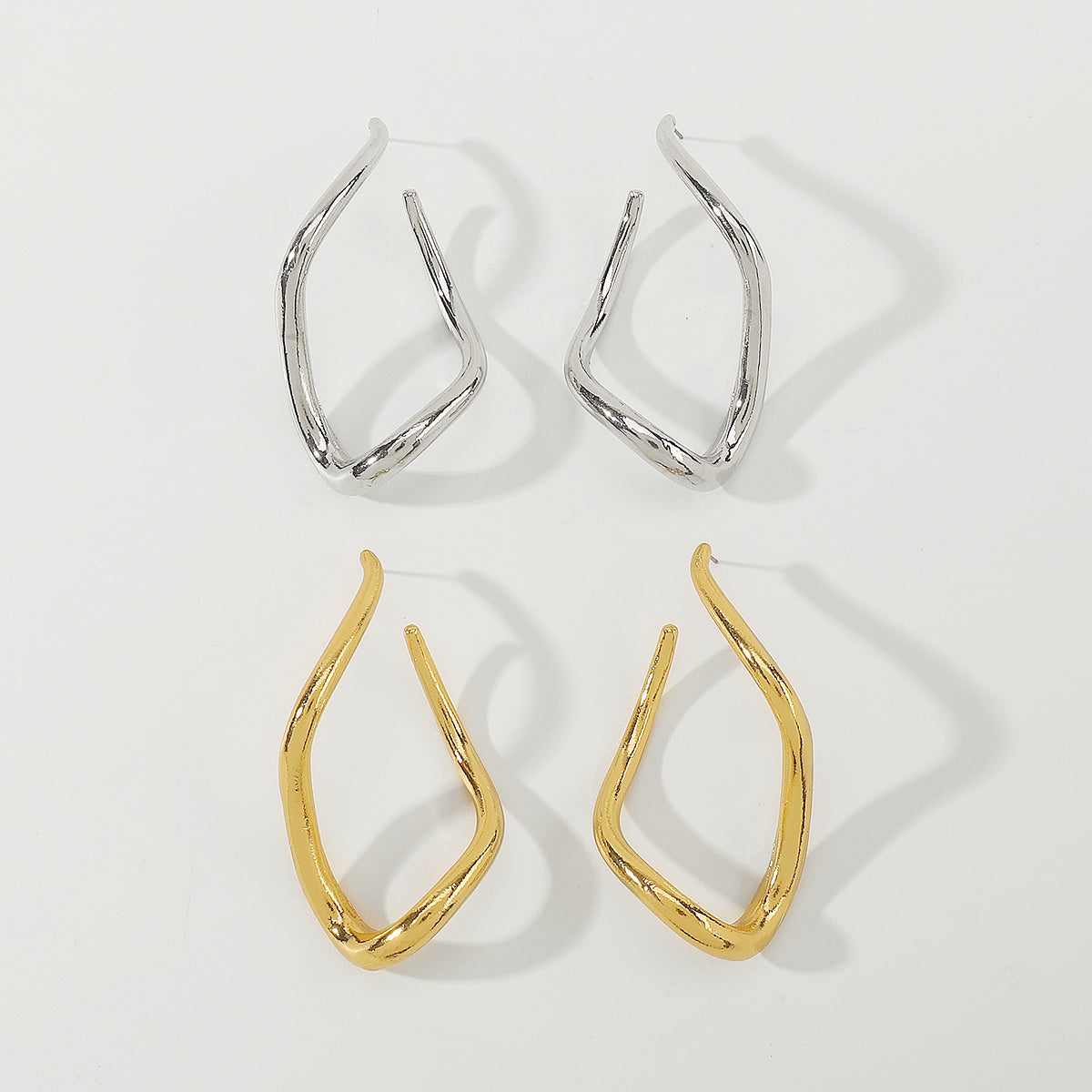E12011 Irregular Twisted Metal Dangle Earrings