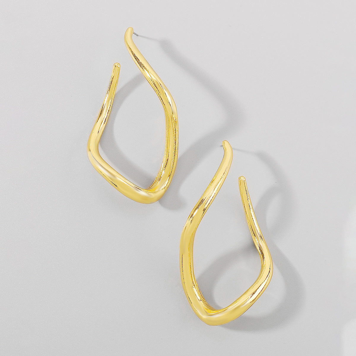 E12011 Irregular Twisted Metal Dangle Earrings