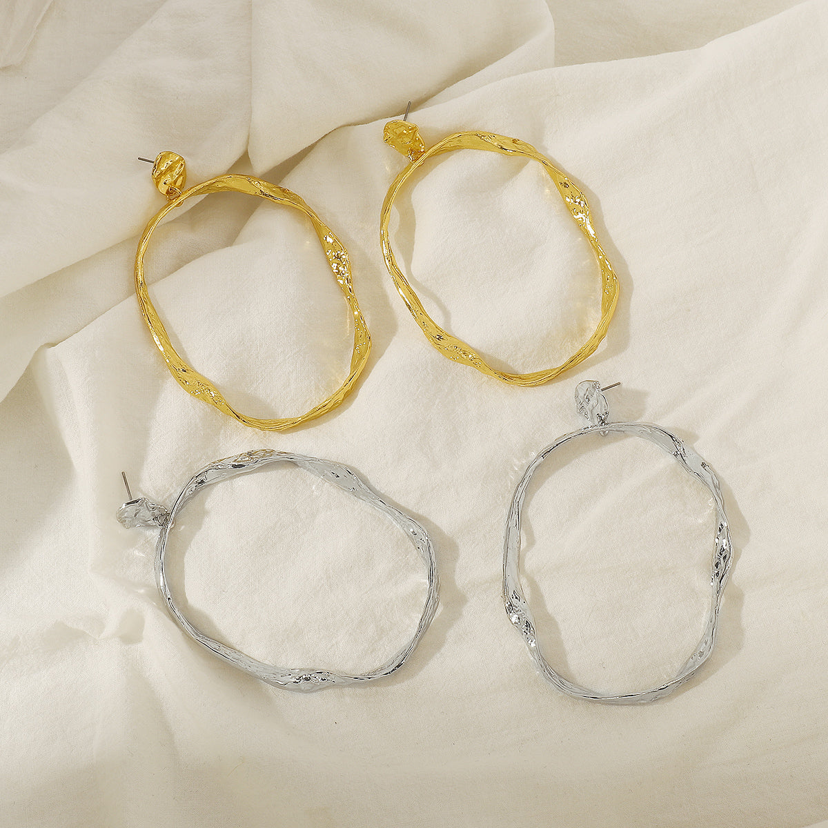 E12017 Large Metal Elliptic Dangle Earrings