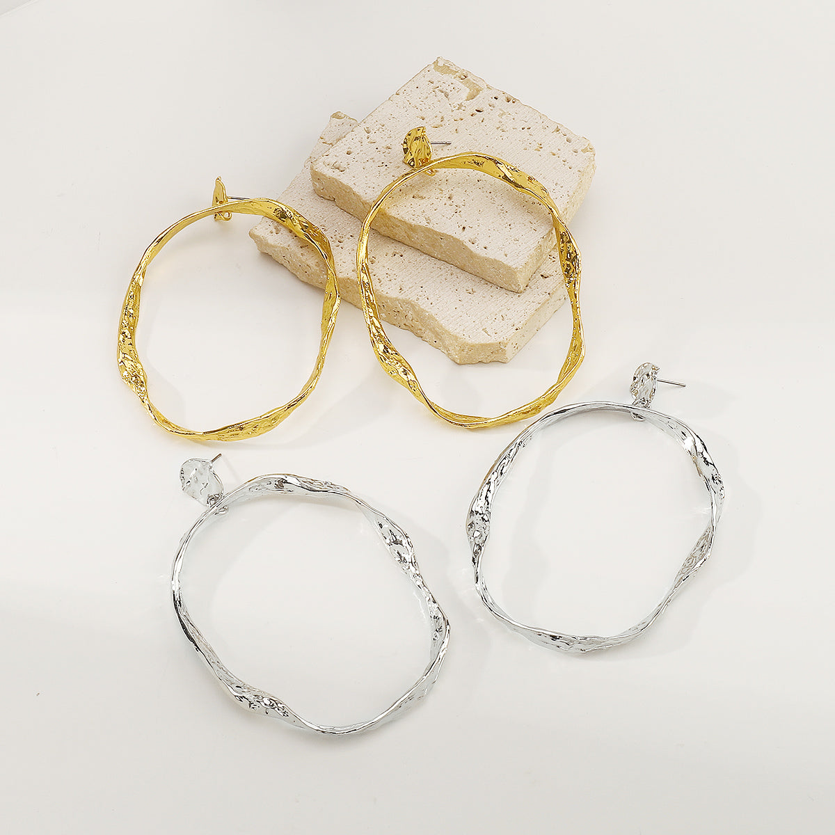 E12017 Large Metal Elliptic Dangle Earrings