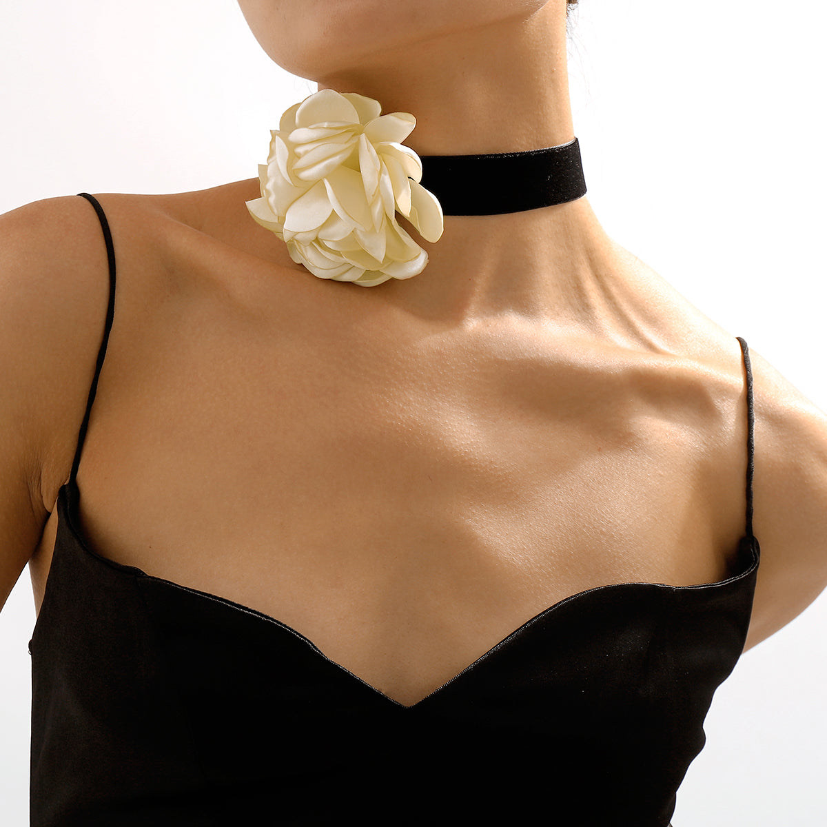 N10282 Retro Romantic Fabric Rose Flower Choker Necklace