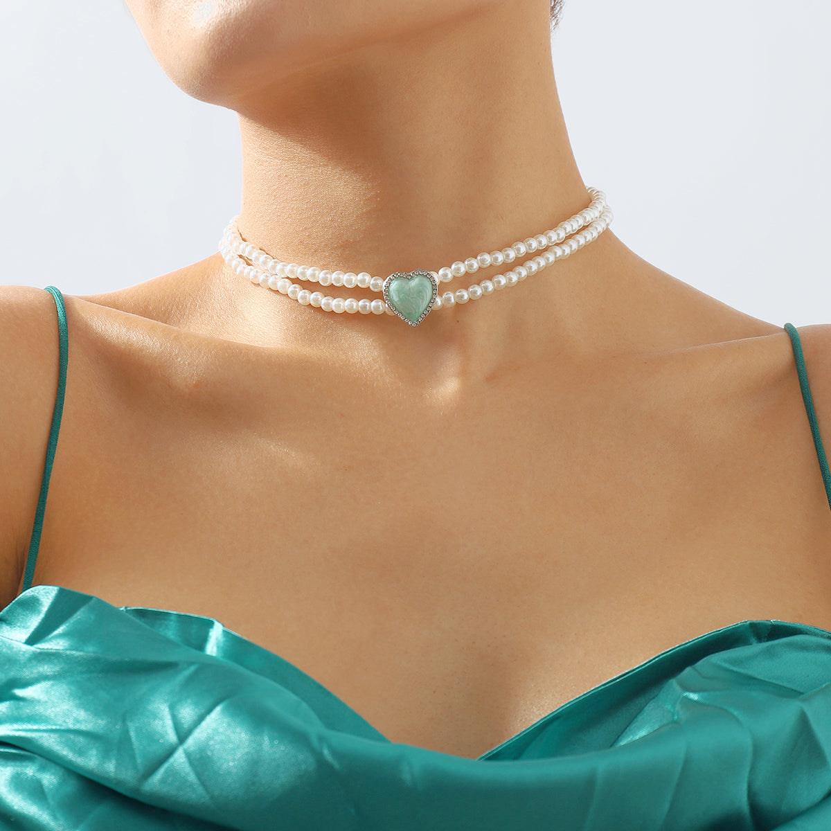 N11138 Layered Pearls Chain Enamel Heart Choker Necklace