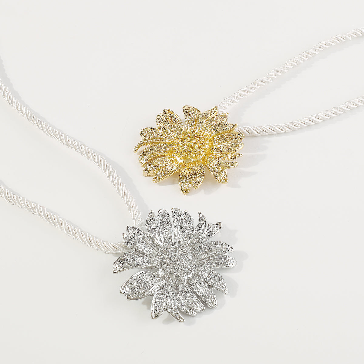 N11331 Summer Sun Flower Pendant Necklace