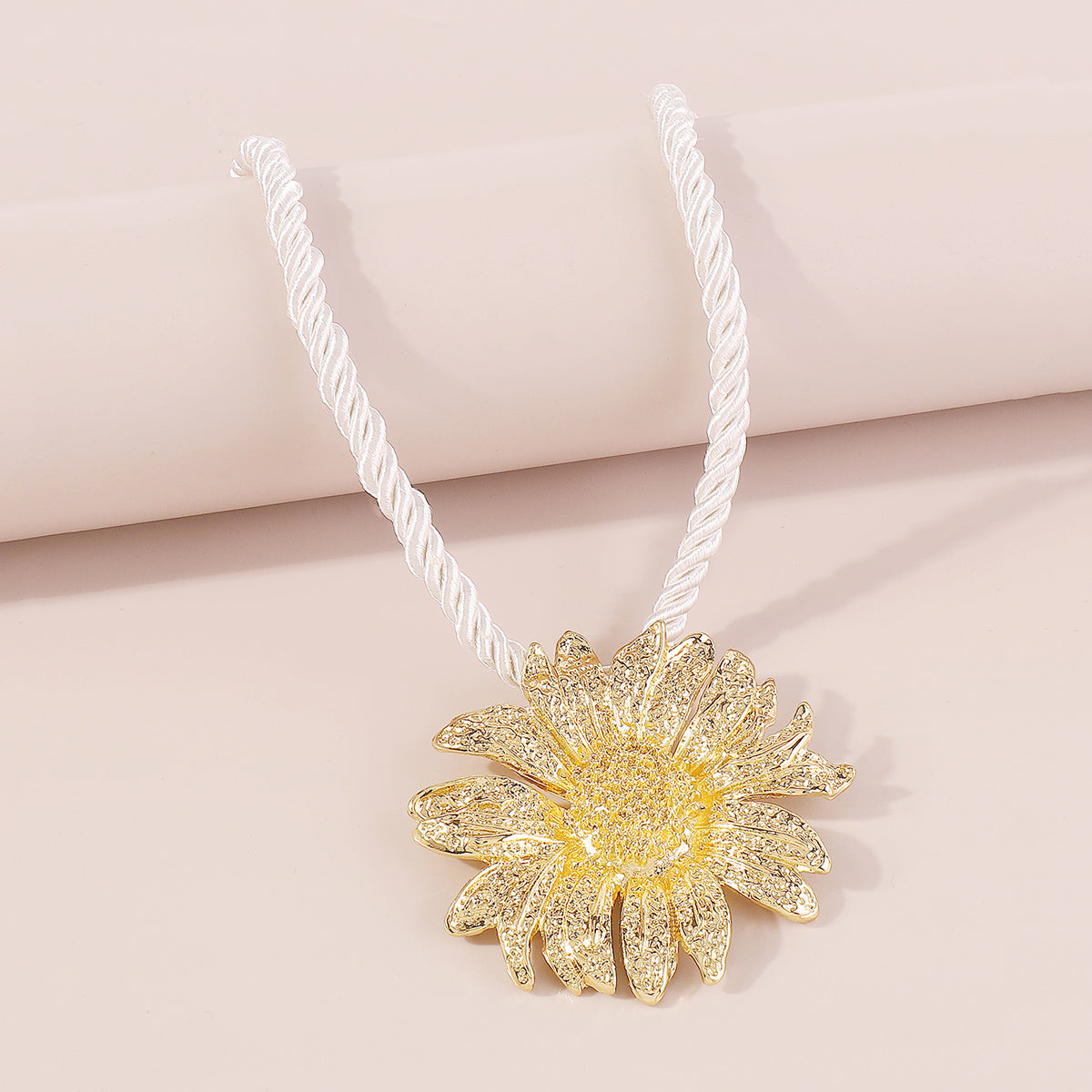 N11331 Summer Sun Flower Pendant Necklace