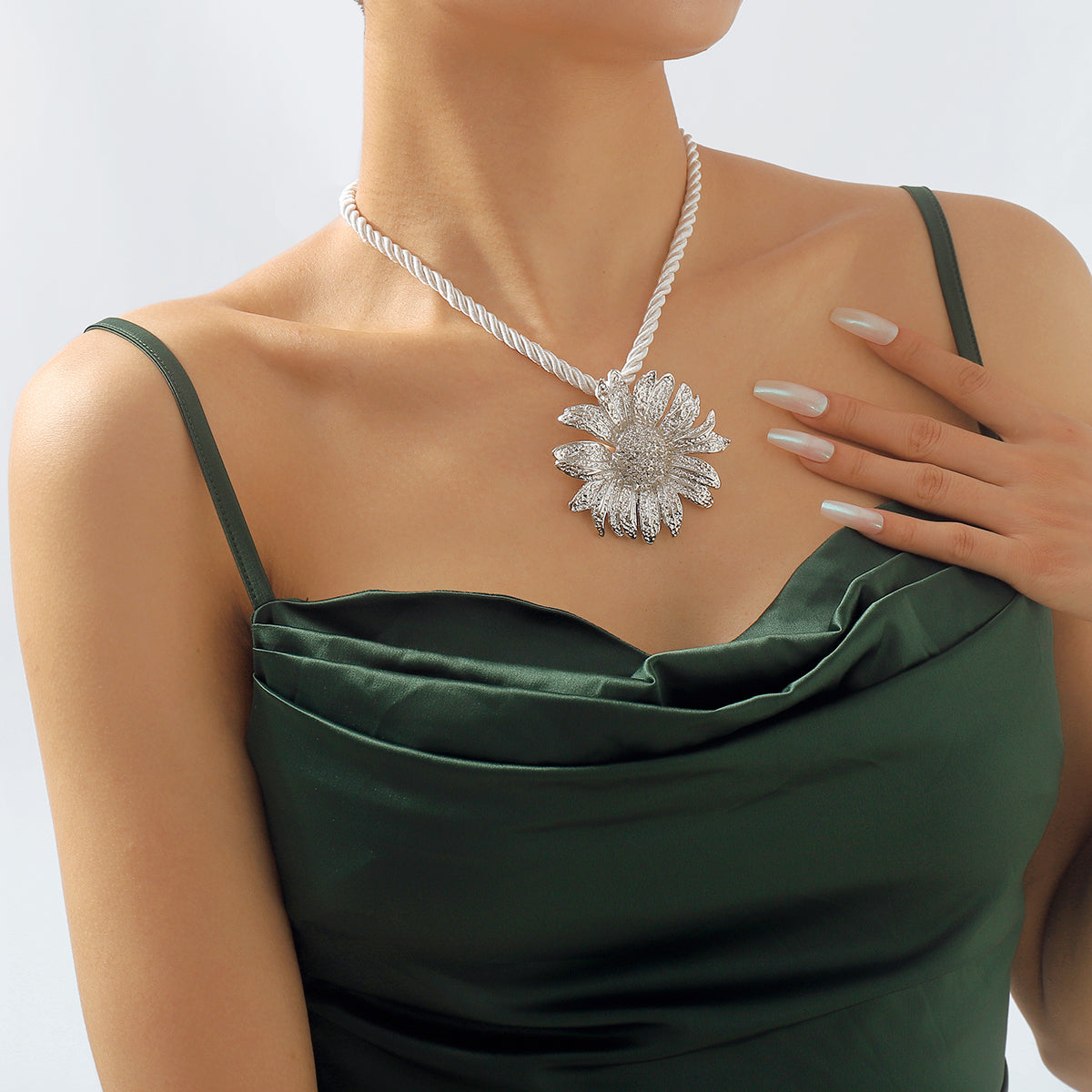 N11331 Summer Sun Flower Pendant Necklace