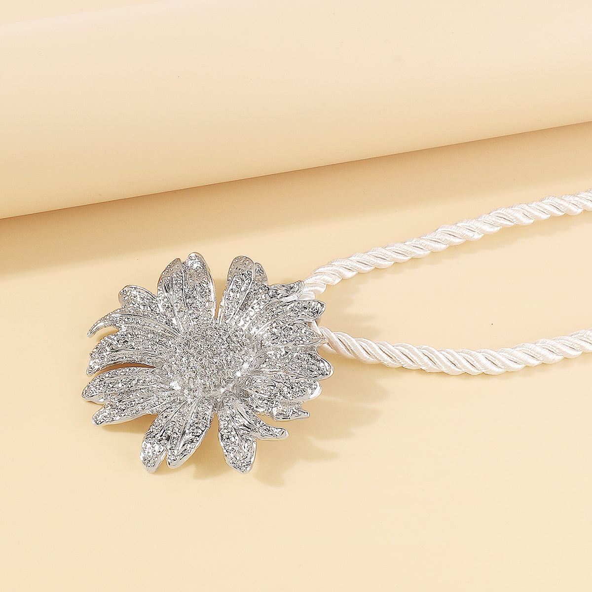 N11331 Summer Sun Flower Pendant Necklace