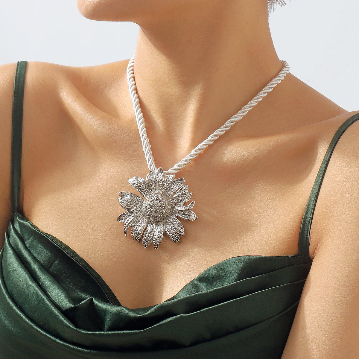 N11331 Summer Sun Flower Pendant Necklace