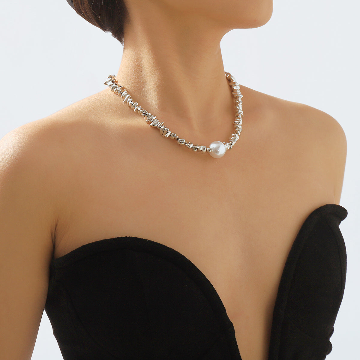 N11354 Geometric Metal Pearl Pendant Necklace