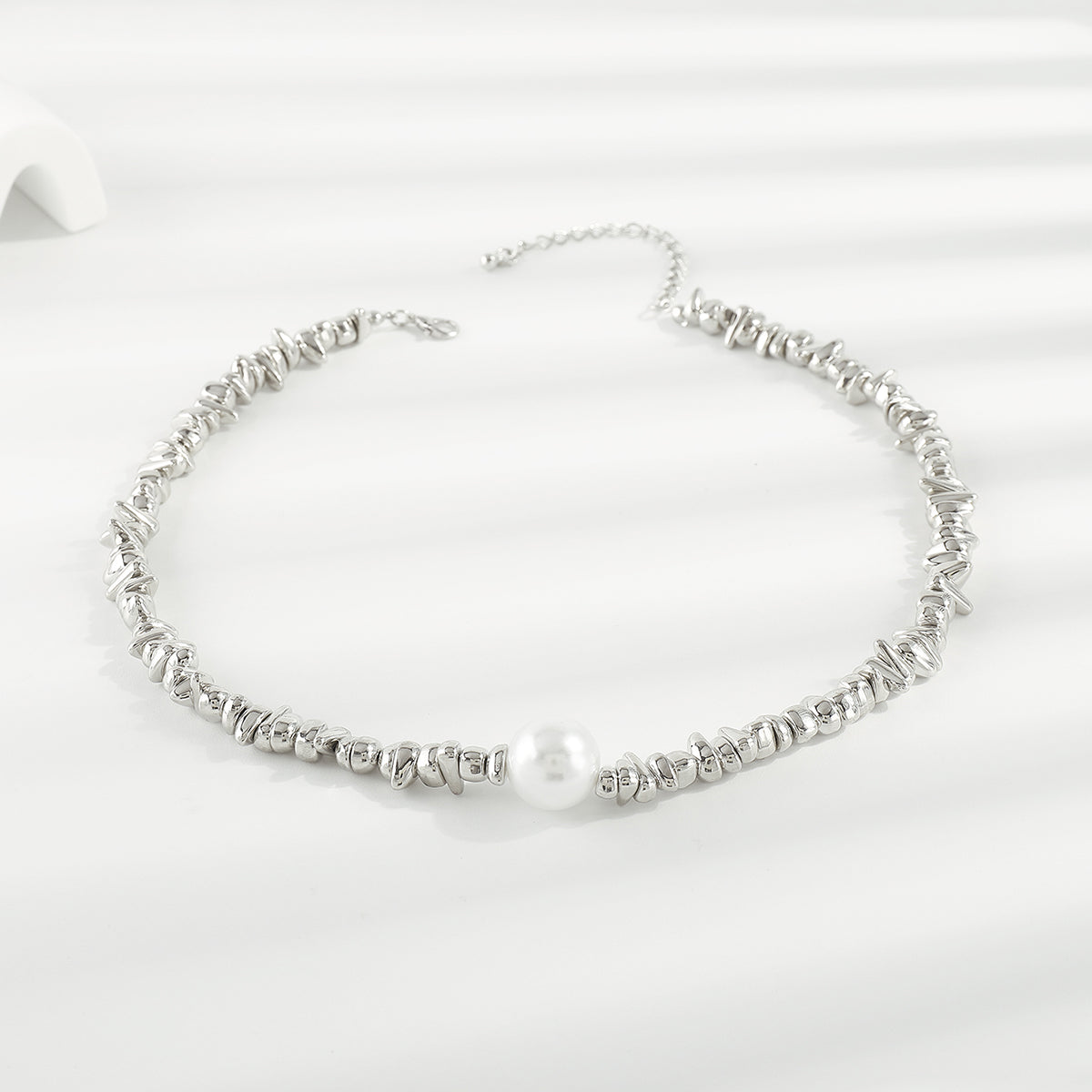 N11354 Geometric Metal Pearl Pendant Necklace