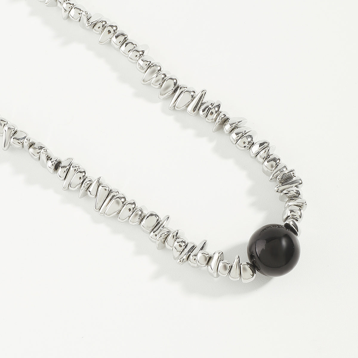N11354 Geometric Metal Pearl Pendant Necklace