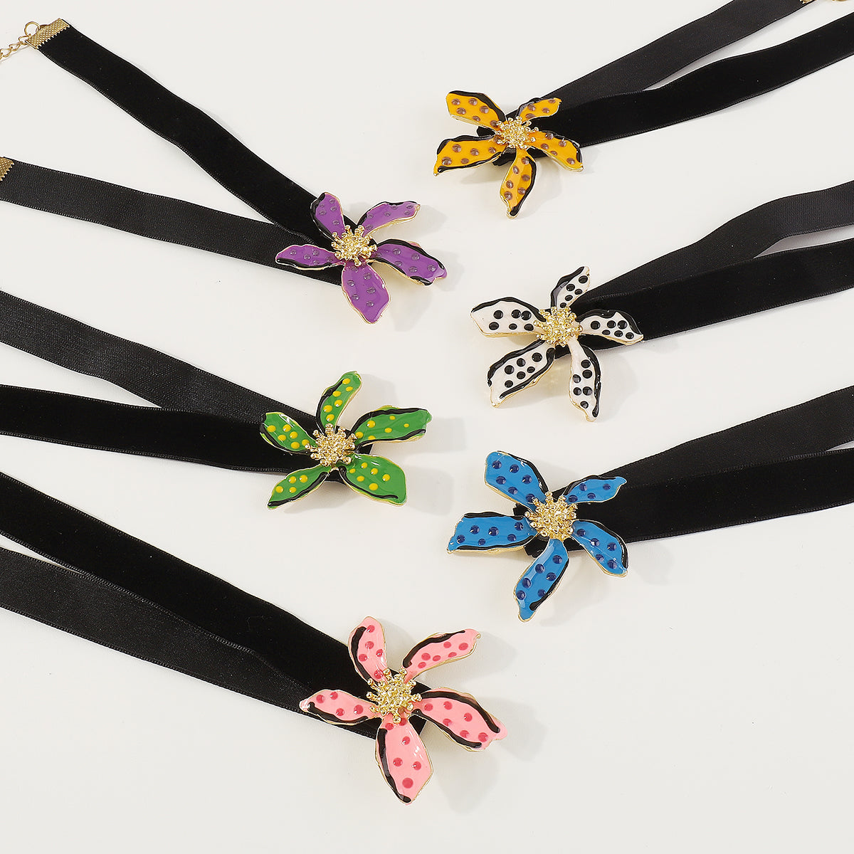 N11378 Enamel Flower Choker Necklace