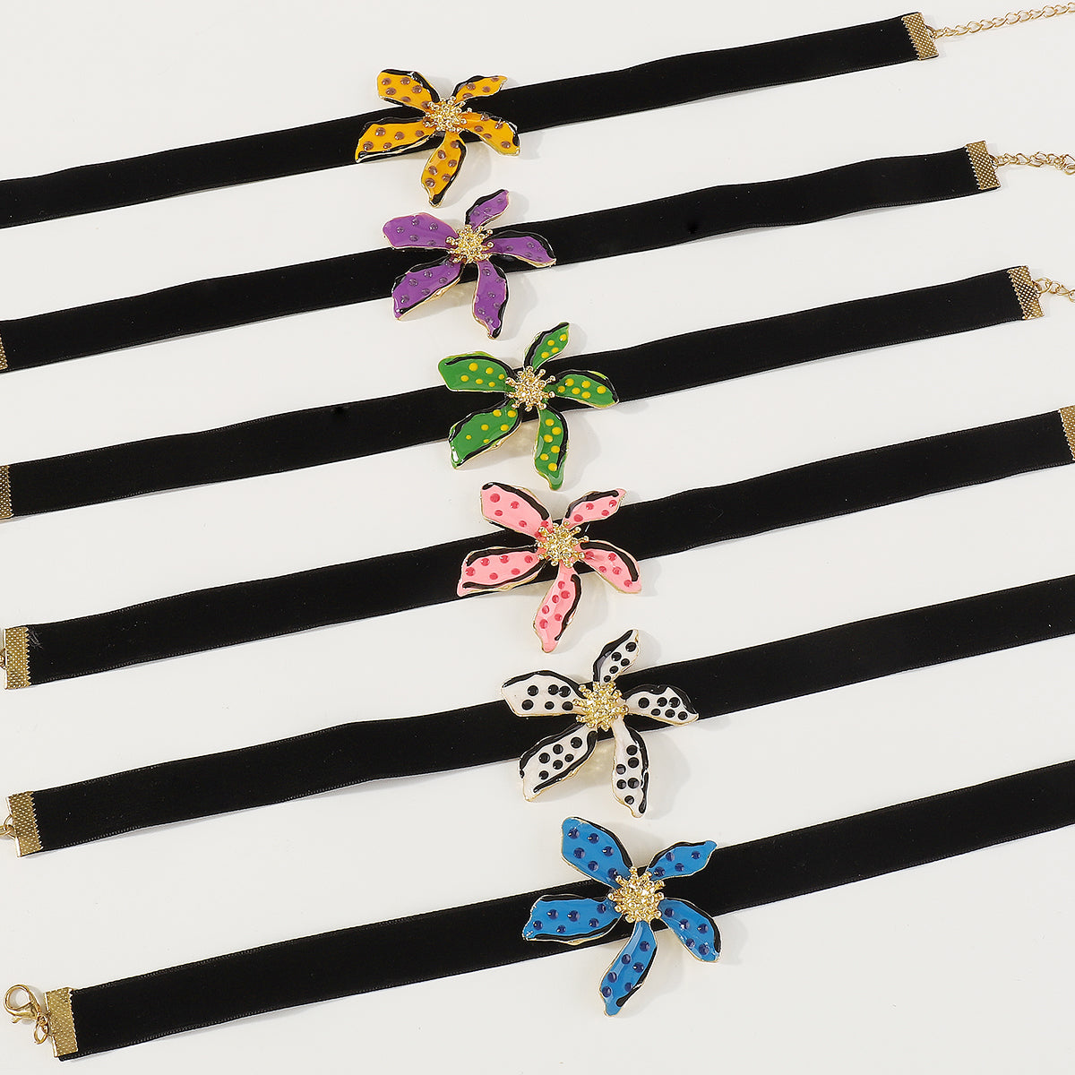 N11378 Enamel Flower Choker Necklace