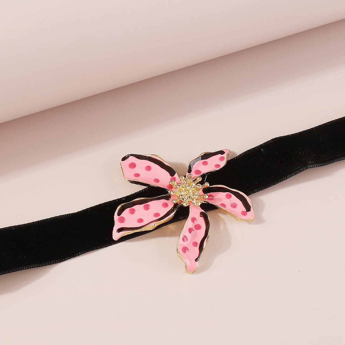 N11378 Enamel Flower Choker Necklace