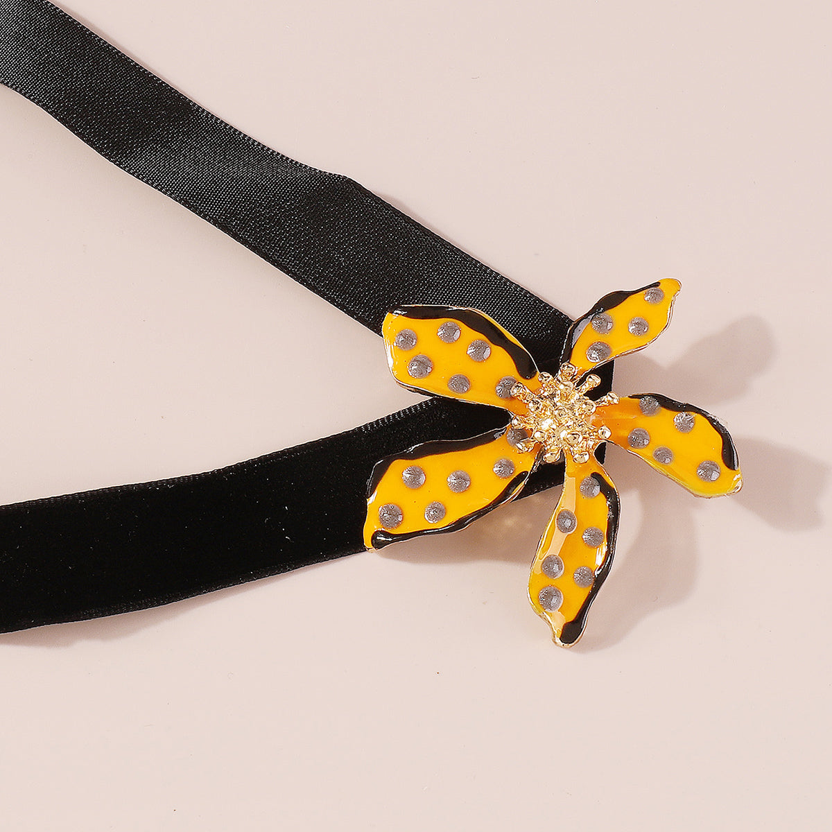 N11378 Enamel Flower Choker Necklace