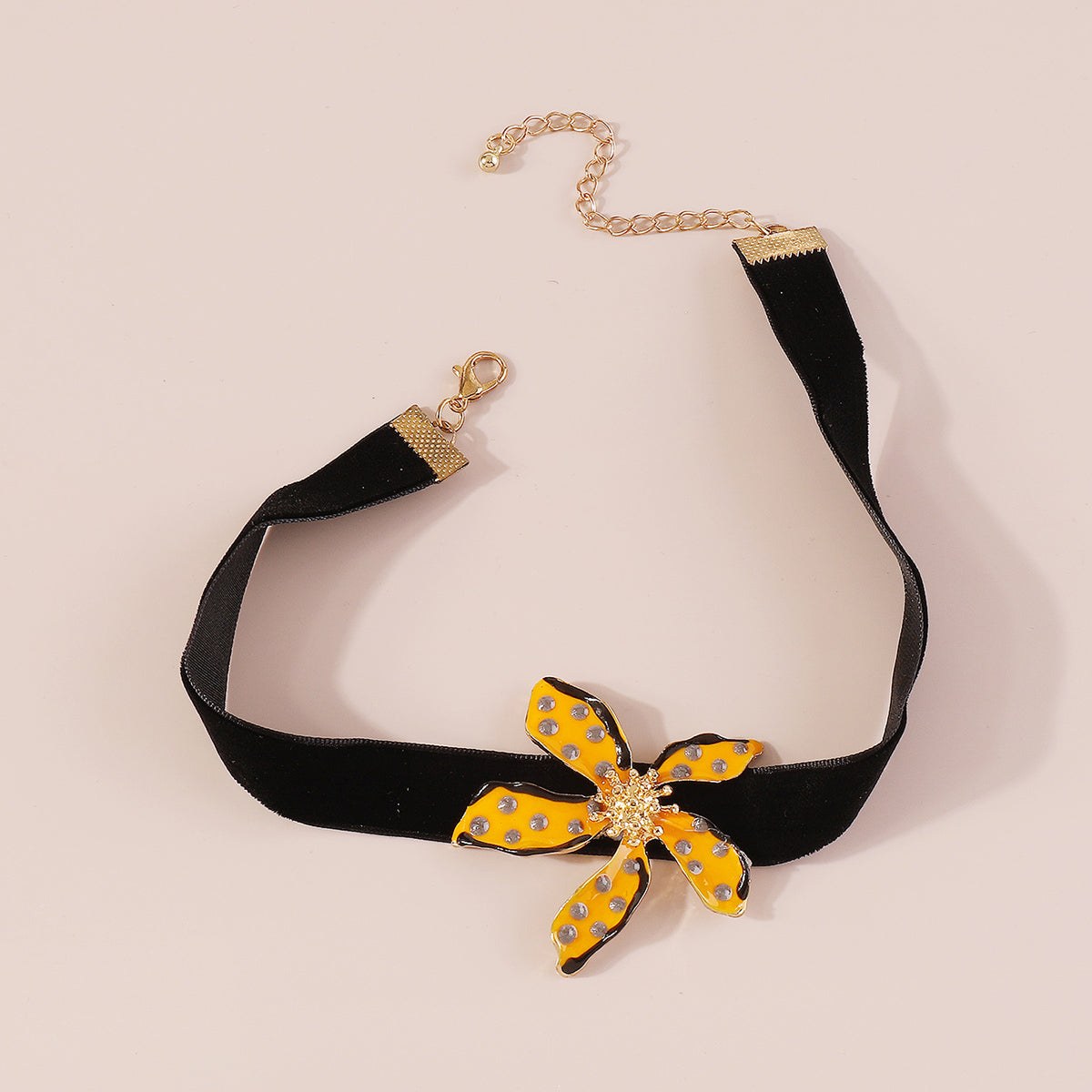 N11378 Enamel Flower Choker Necklace