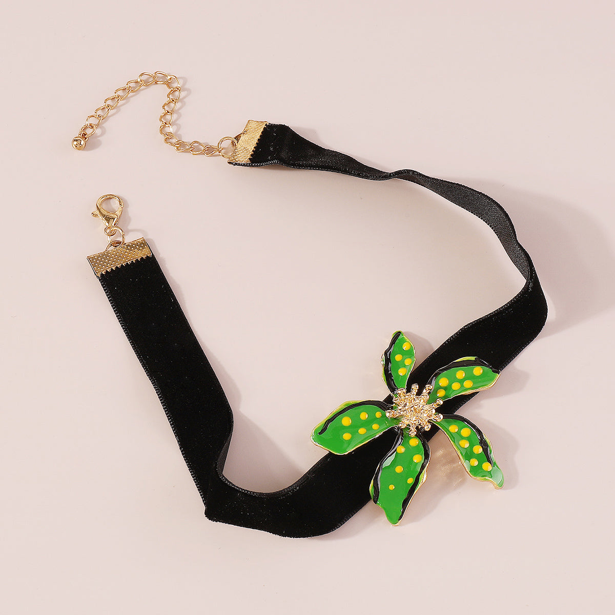 N11378 Enamel Flower Choker Necklace