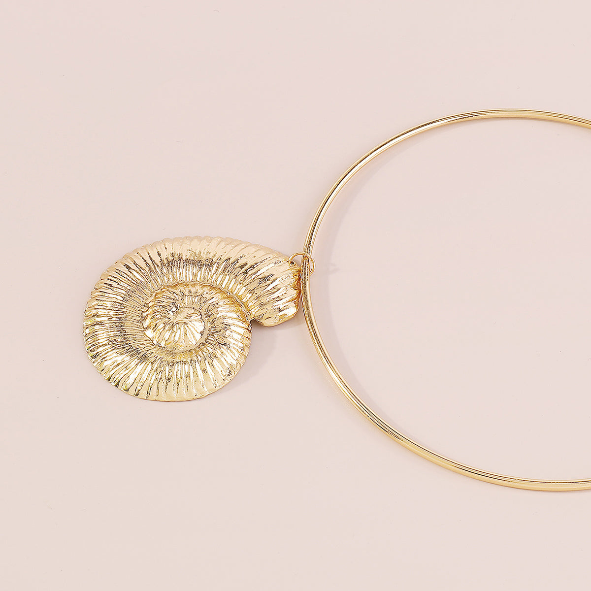 N11397 Metal Conch Pendant Necklace
