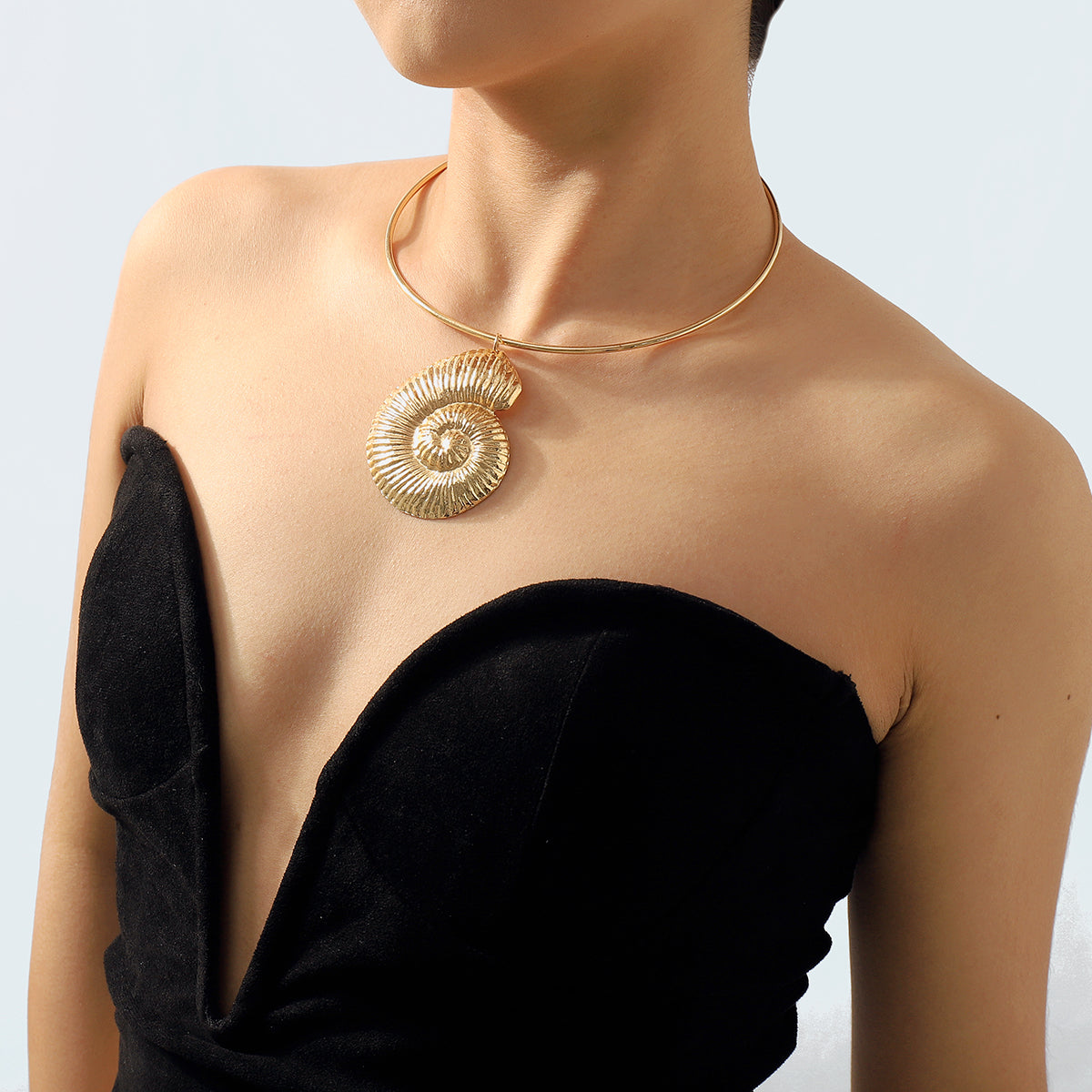 N11397 Metal Conch Pendant Necklace