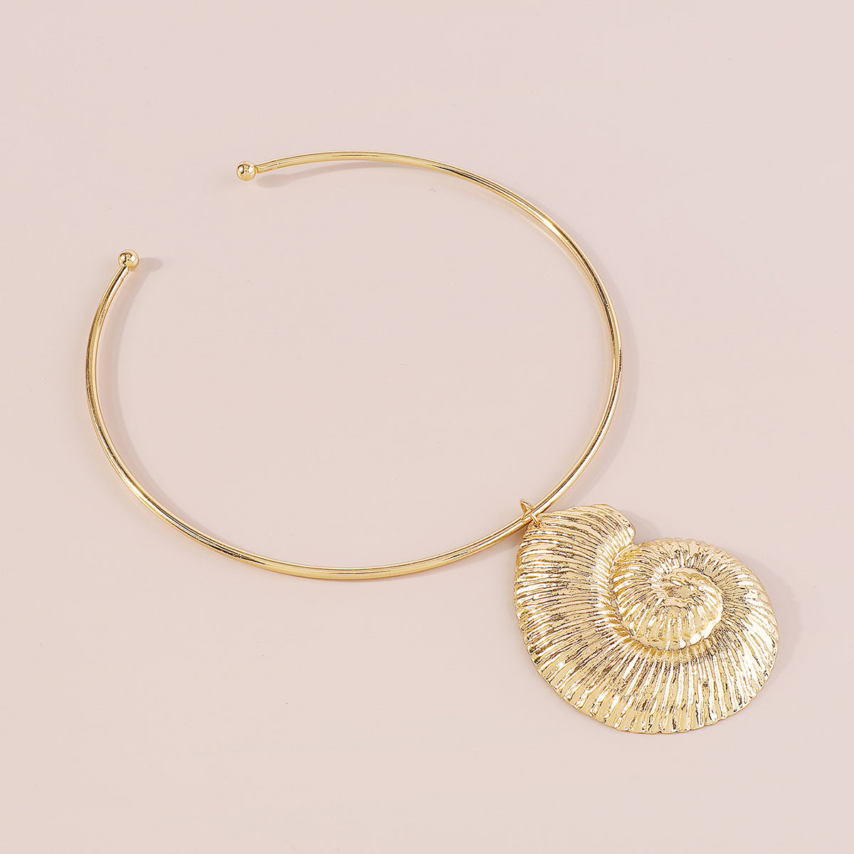 N11397 Metal Conch Pendant Necklace
