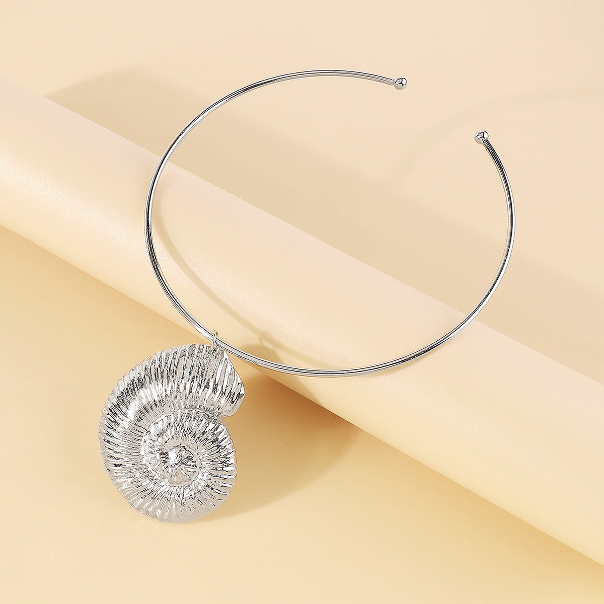 N11397 Metal Conch Pendant Necklace