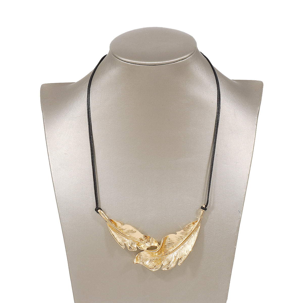 N11413 Retro Metal Feather Pendant Necklace