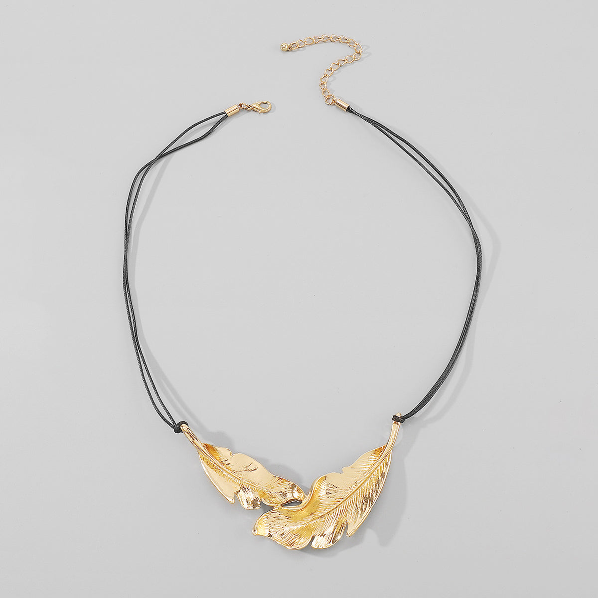 N11413 Retro Metal Feather Pendant Necklace