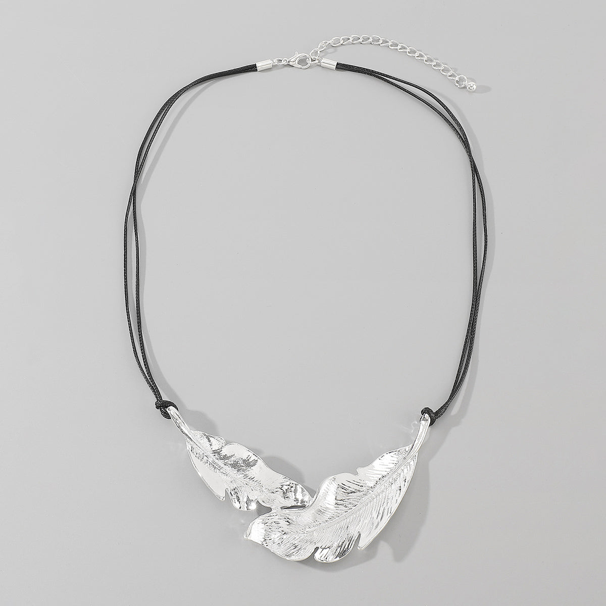 N11413 Retro Metal Feather Pendant Necklace
