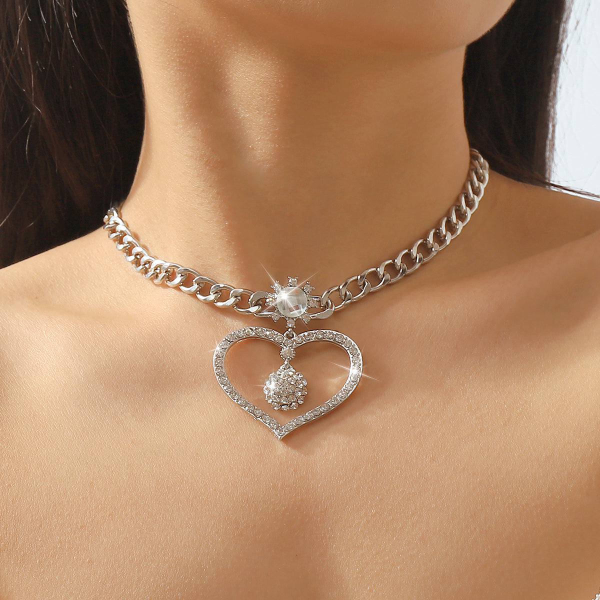 N11469 Chunky Chain Rhinestone Heart Pendant Necklace