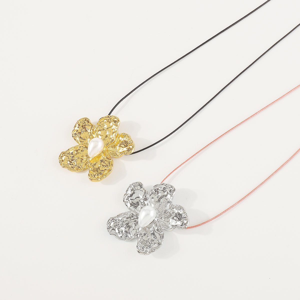 N11472 Metal Flower w/Pearl Pendant Necklace
