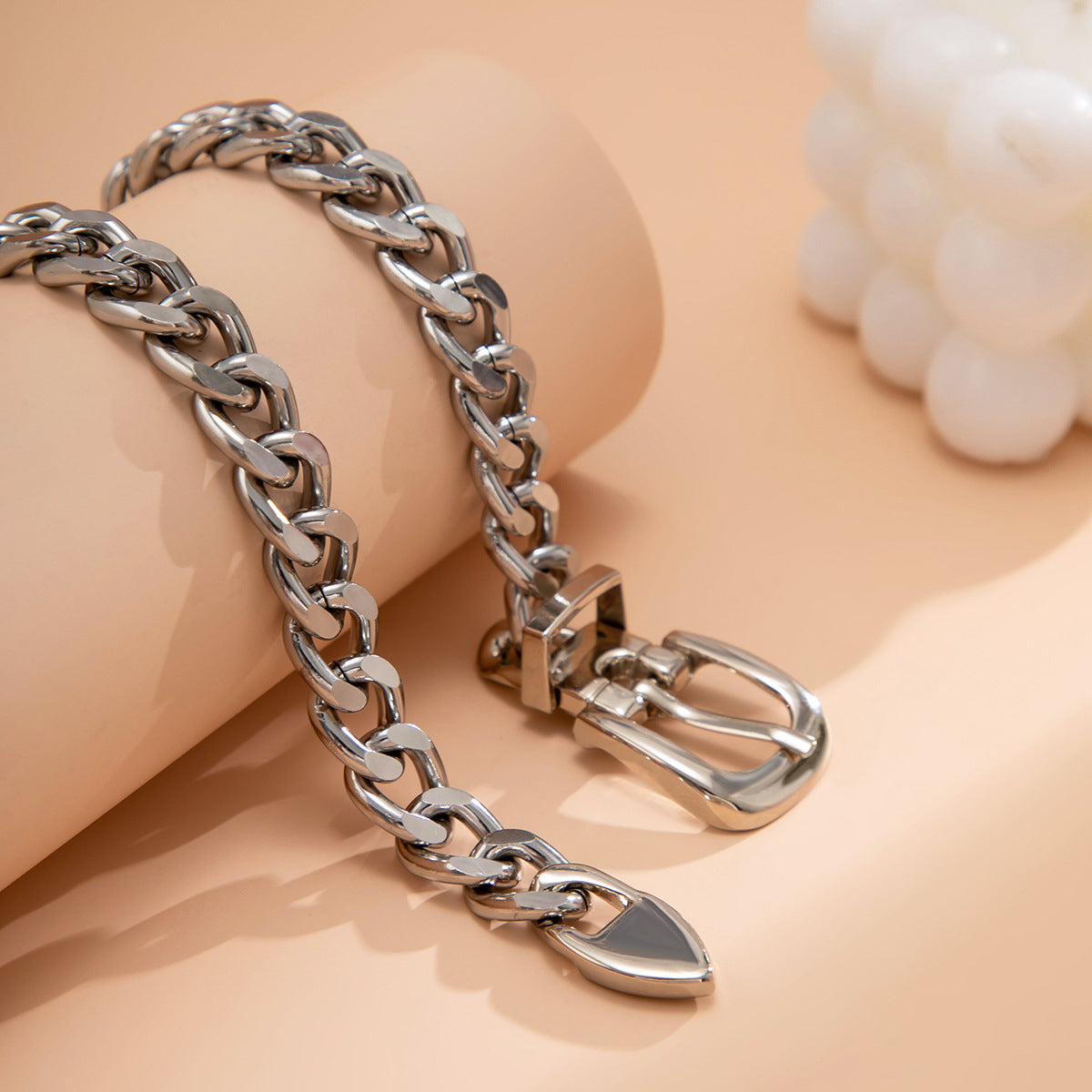 N11516 Vintage Adjustable Buckle Statement Necklace