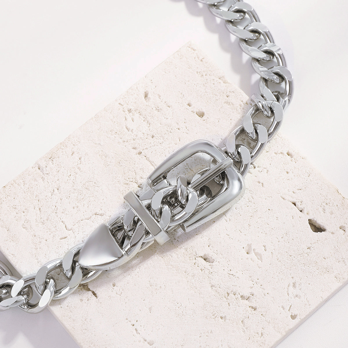 N11516 Vintage Adjustable Buckle Statement Necklace