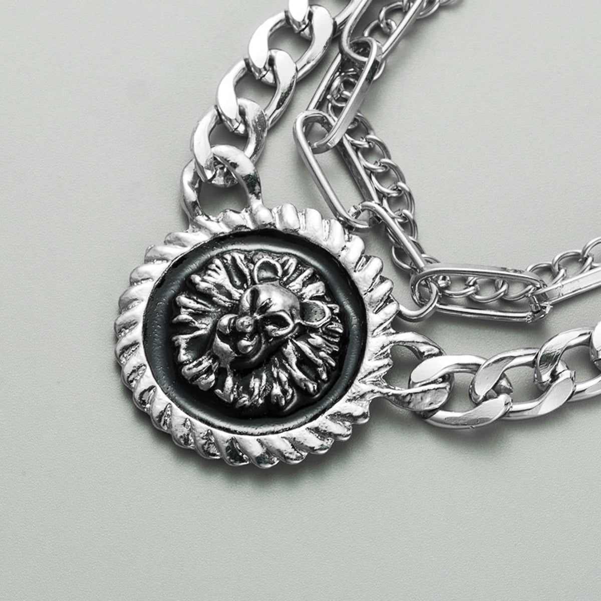 N11529 Large Lion Head Layered Chain Pendant Necklace
