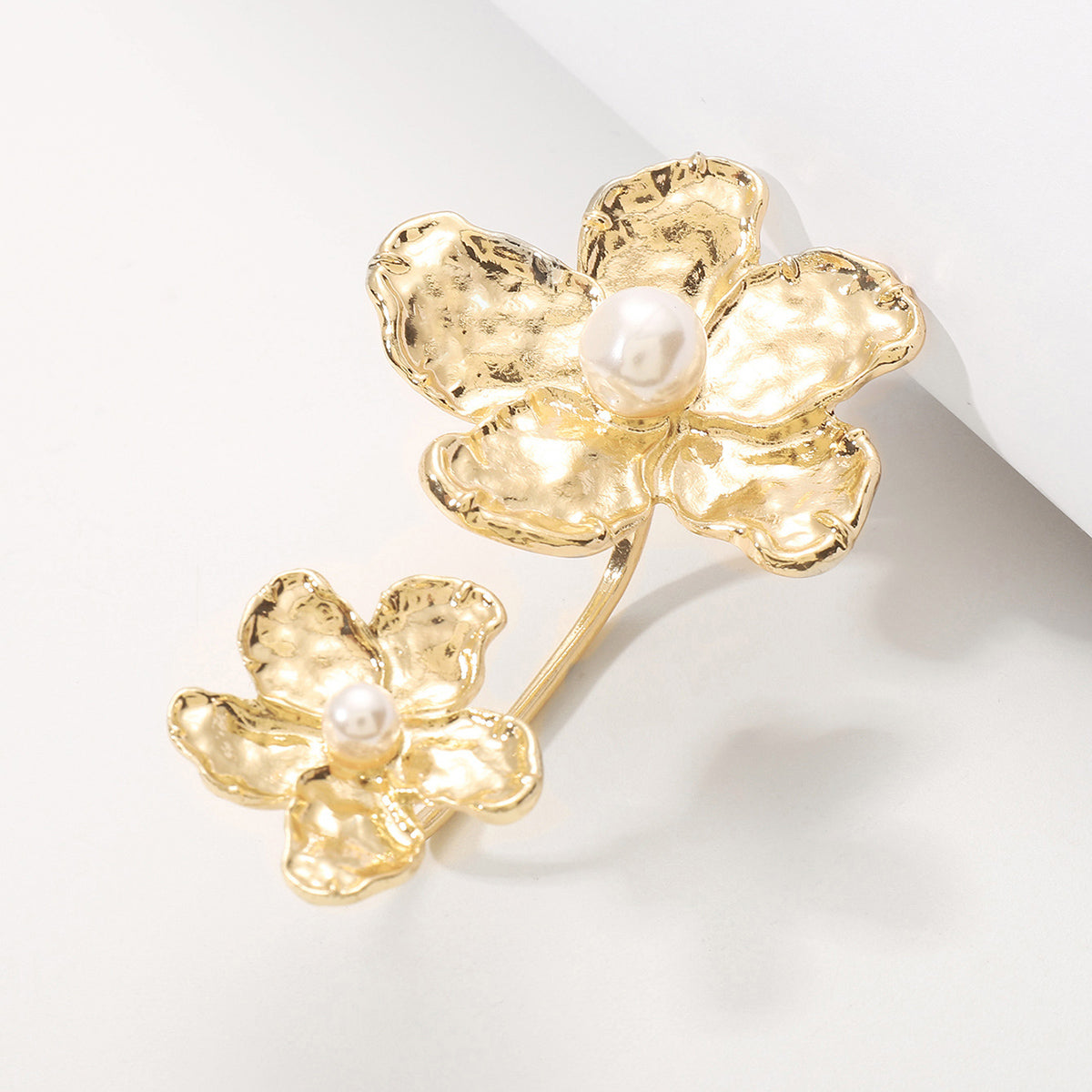 R0816 Double Metal Flower w/Pearl Rings