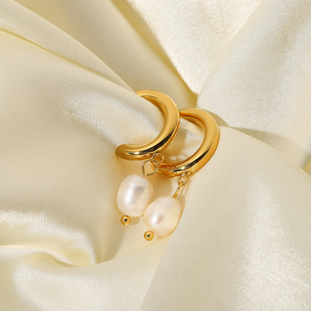 Fashion Pearl Hoop Earrings medyjewelry