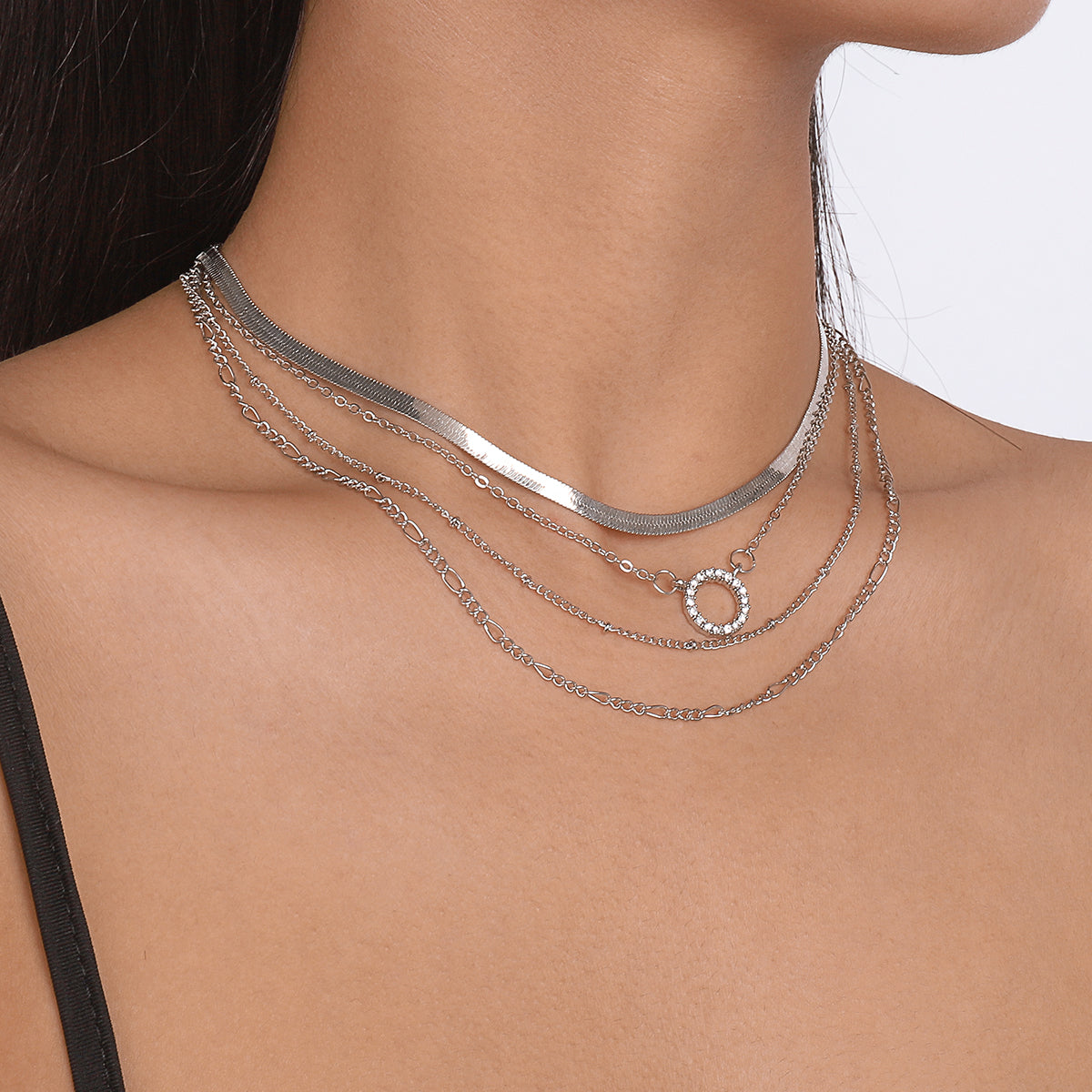 Punk Snake Chain Rhinestone Round Pendant Necklace medyjewelry