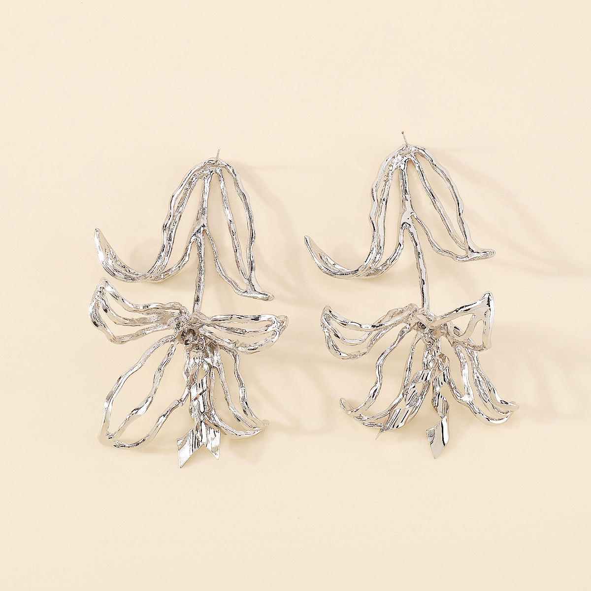 E10850 Metal Oversized Hollow Floral Dangle Earrings