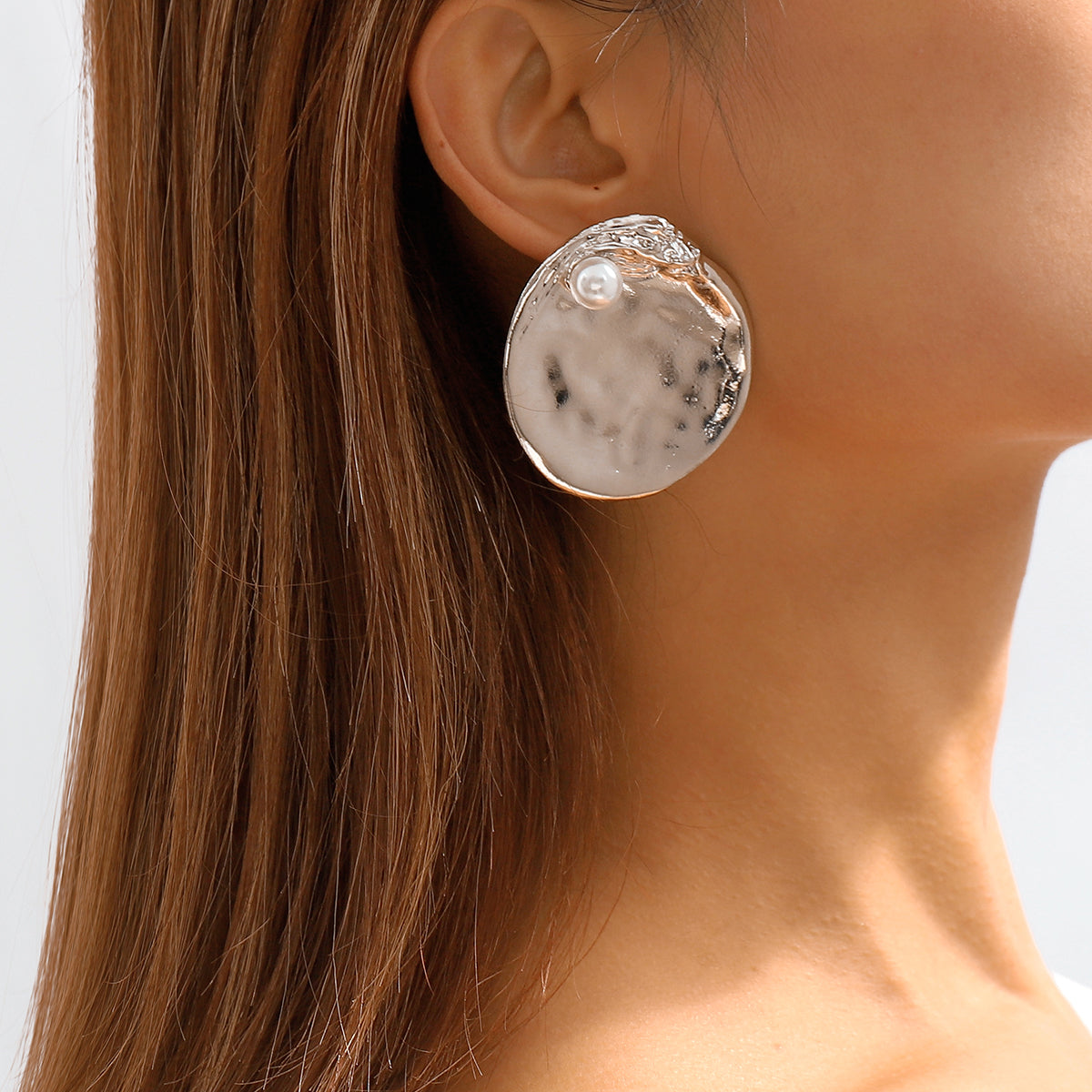 E11188 Metal Large Round w/Pearl Earrings