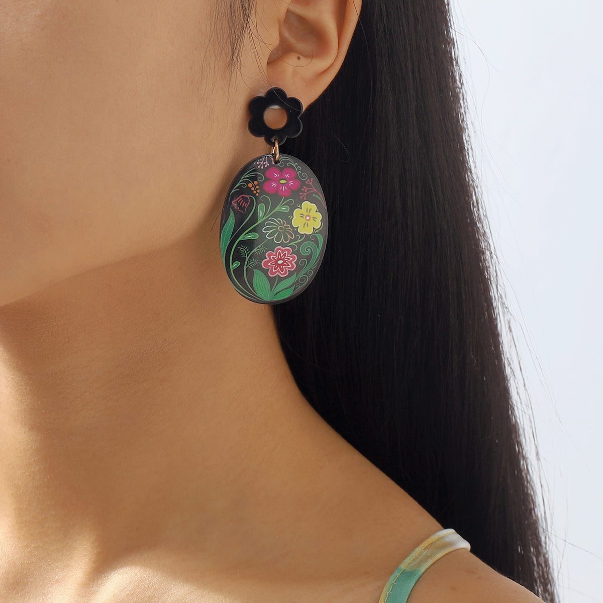 E11467 Embossed Print Flower Acrylic Drop Earrings