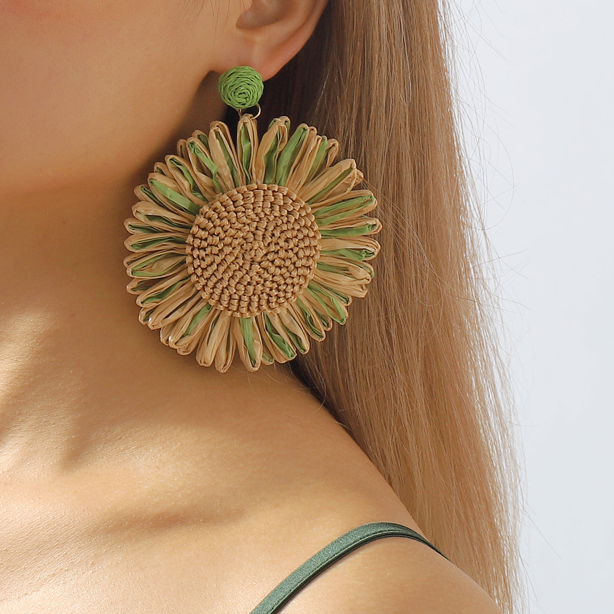 E11750 Boho Large Raffia Sunflower Drop Earrings