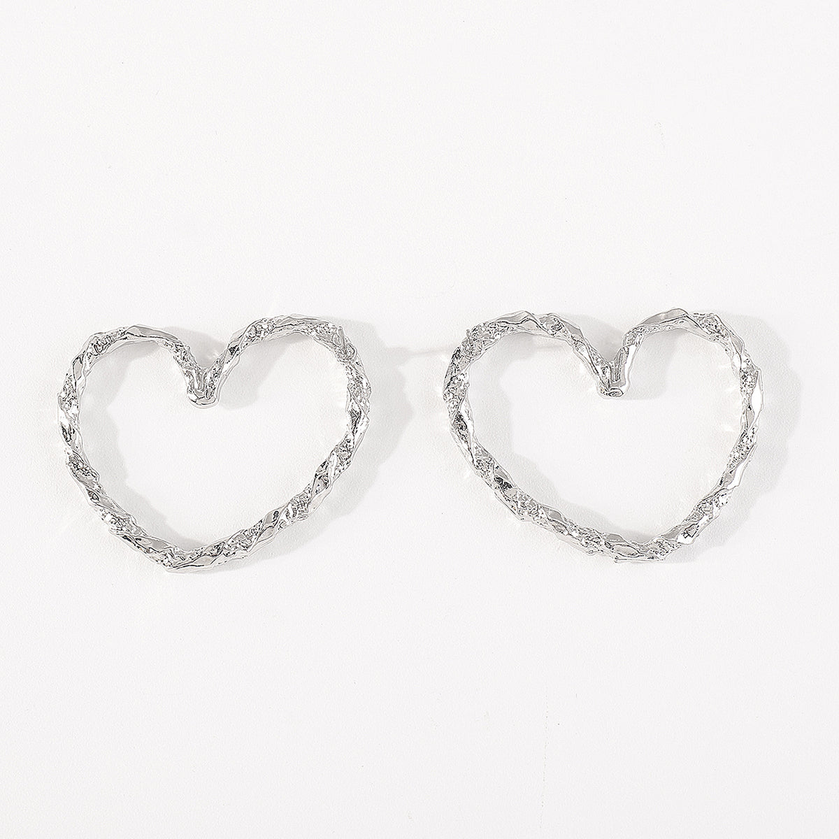 E11969 Vintage Large Metal Heart Dangle Earrings