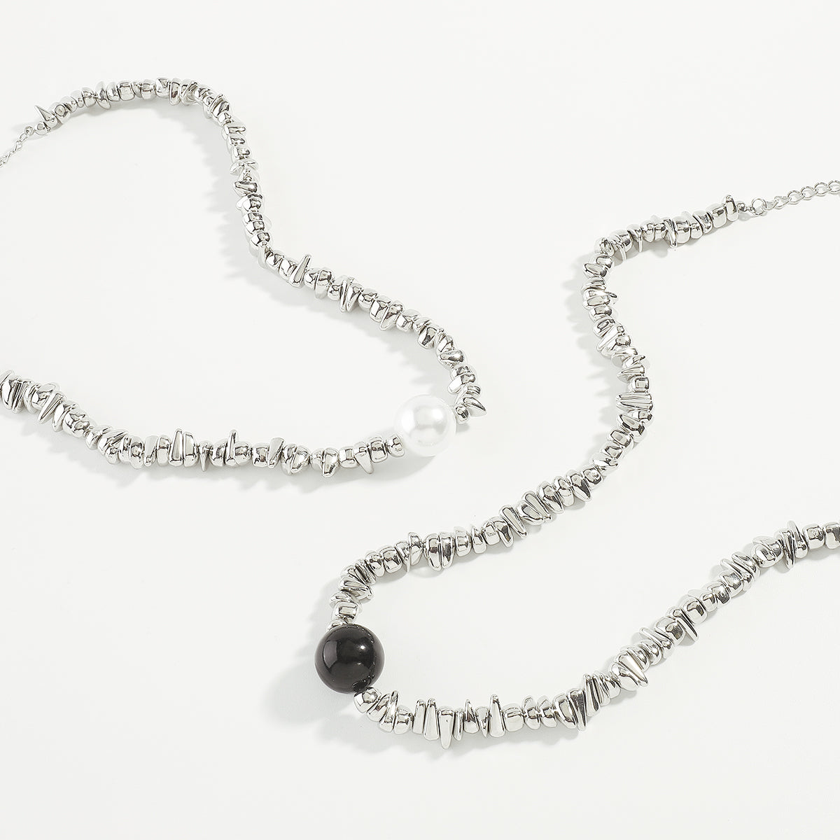N11354 Geometric Metal Pearl Pendant Necklace