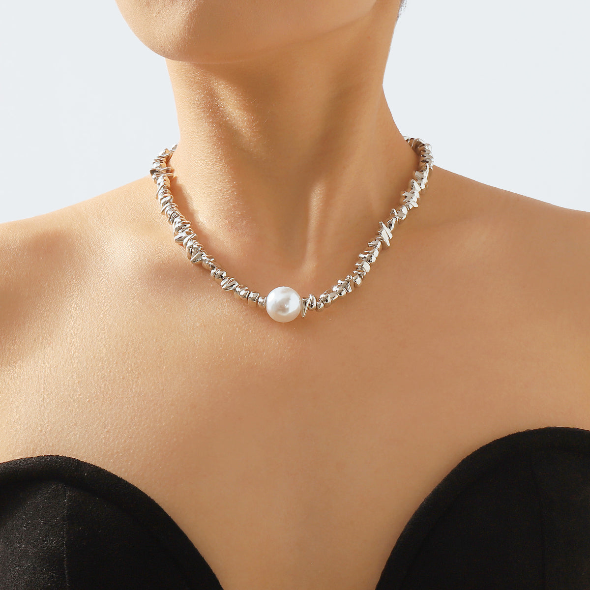 N11354 Geometric Metal Pearl Pendant Necklace