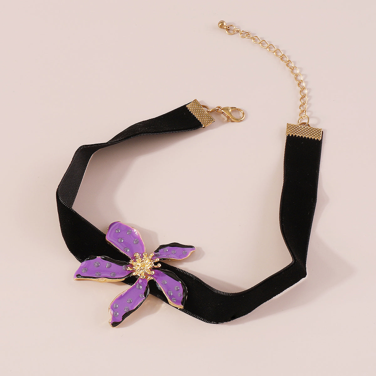 N11378 Enamel Flower Choker Necklace