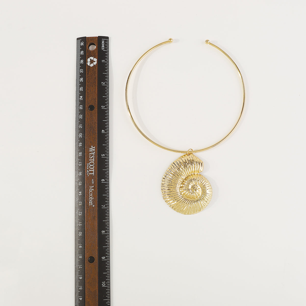 N11397 Metal Conch Pendant Necklace